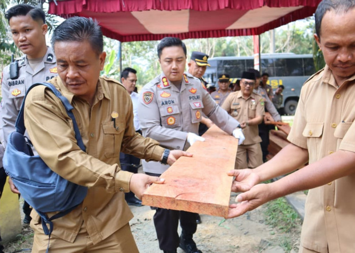 Kapolres Bengkulu Selatan Turun Tangan, Jembatan Penghubung Dua Desa Diperbaiki