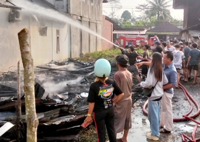 Dua Rumah Dilalap Sijago Merah, Satu Unit Hangus Terbakar