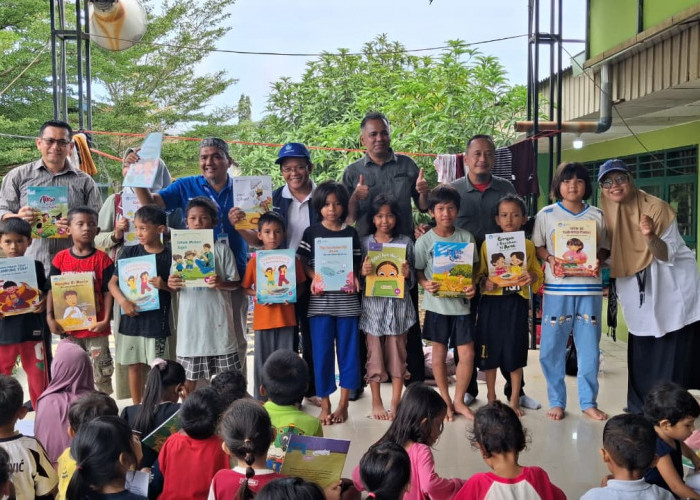 Lewat Buku dan Dongeng, Badan Bahasa  Lakukan Pendampingan Psikososial bagi Anak Korban Banjir di Sumatera