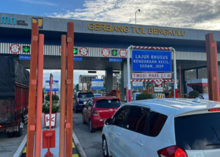 Arus Mudik Nataru Membludak,Tol Naik, Terminal Padat