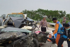 Kecelakaan Beruntun Saat Arus Mudik! 6 Kendaraan Terlibat di Tol Batang, Ini  Kronologi Pemicunya