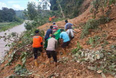 Hujan Deras Lumpuhkan BS, Jenazah dari Palembang Terjebak Longsor