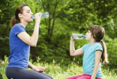  6 Alasan Kenapa Minum Dianjurkan Duduk, Berikut  Penjelasannya  