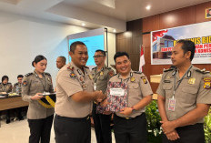  Humas Polres Lebong Terima Penghargaan