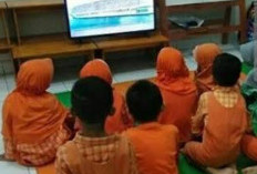 Horeeeeee, Prabowo Bagi-Bagi Televisi Canggih ke Sekolah 