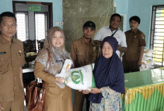 Salurkan 20 Kg Beras Bansos, Pemdes di Mukomuko Diingatkan Jangan Main Mata