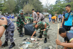 Meriahkan HUT ke-79 TNI, Kodim Kota Bengkulu Bersihkan Pantai dan Gelar Baksos