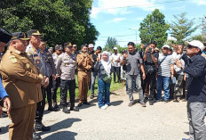 Ratusan Warga Pagar Dewa   Datangi Kantor Bupati, Tuntut Kepastian Tanah Mereka 600 Hektare