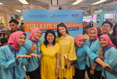  Yuki Kato Sambangi Toko New Khatulistiwa Bengkulu, Kehadirannya Disambut Antusias Karyawan dan Pelanggan