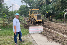 1,4 KM Jalan Kabupaten Tak Tersentuh Pembangunan, Warga Swadaya Lakukan Perbaikan