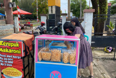 Pemilik Toko New Khatulistiwa Berikan Bantuan Grobak Berjualan untuk Penjual Makaroni Disabilitas