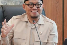 Delay Berjam-jam, Wamenhaj Desak Garuda Indonesia  Berikan Kompensasi untuk Jemaah