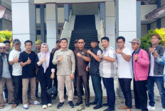 Tuntut Keadilan, Ratusan Warga  Kepung PN, Kejari dan DPRD Kaur