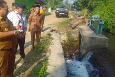Bupati Tinjau Debit Air   Bendungan Slepa