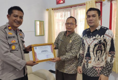 Kapolsek Padang Jaya Terima Penghargaan dari Dispora BU, Ini Prestasinya