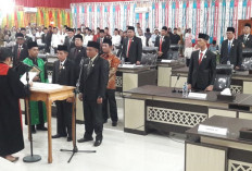 Zamhari Resmi Jabat Ketua Dewan, Damsir  Jabat Ini