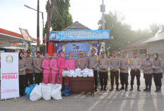 Puasa ke-5 Ramadhan, Polres Mukomuko dan Bhayangkari Bagikan Ratusan Takjil untuk Pengendara