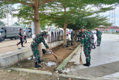 TNI dan Polri Bersihkan   Alun-Alun Kota Tais