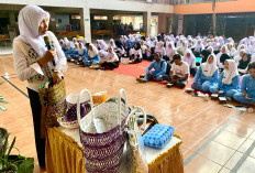 Astra Motor Bengkulu Mahasiswa Stikes Dehasen Olah Sampah Rumah Tangga Lewat Program ''Decluttering in Life''