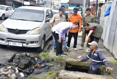 Bupati Rejang Lebong   Pimpin Pengurasan Drainase 