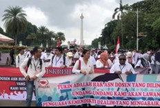  Ratusan Dosen Gelar Aksi Turun Ke Jalan, Bentangkan  Spanduk Warna Warni  Hingga Tuntut Ini  