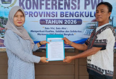 Hari Perdana Pendaftaran, Doni Aftarizal Jadi Balon Pertama Ambil Formulir Ketua PWI Bengkulu