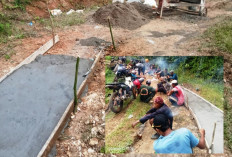 Warga Desa Penyandingan Bangun Jalan Perkebunan Secara Swadaya