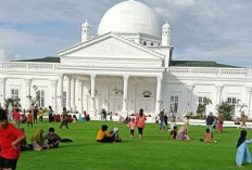 Pendopo Merah Putih, Destinasi Wisata Idola Keluarga di Sore Hari, Pengunjung:Seperti Alun-alun Kota Bandung