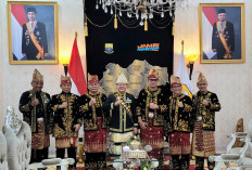 Gubernur Rohidin Terima Anugerah Kehormatan Lembaga Adat Melayu Jambi, Ini Sebutannya