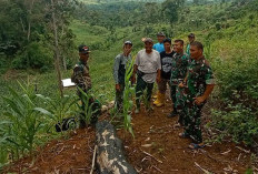 TNI Bangun Jalan   Puluhan Kilo Meter di Desa Ini