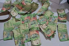 Enam Bulan Edarkan Uang Palsu, Sekali Cetak 100 Lembar Pecahan Rp20 Ribu, Ditangkap Usai Belanja di Pasar