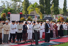 Bupati Bengkulu Utara Salat Id, Tekankan Komitmen Kesejahteraan dan Apresiasi Semangat Zakat Warga
