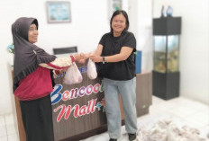 Idul Adha 1446 H, Bencoolen Mall Bagikan 140 Paket Daging Kurban untuk Warga Sekitar