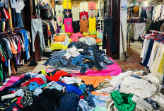 Thrifting Jadi Gaya Anak Muda, Pasar Panorama Bengkulu Dipadati Pembeli Pakaian Bekas yang Berkualitas