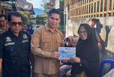  Plt Bupati dan Ketua DPRD Rejang   Lebong Bantu Korban Kebakaran