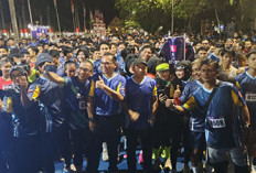  Ribuan Peserta Ramaikan Glow Run Night