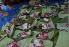 Stop Plastik, Pemda Imbau Pembagian Daging Kurban  Gunakan Daun Pisang  
