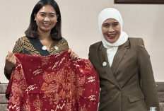 Waka I DPRD RL Kenalkan Batik Kaganga ke Wamenpar