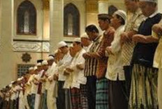 Salat Tarawih Terlama di Indonesia, Diikuti Penghafal Quran, Berlangsung Selama 8 Jam, Disini Lokasinya 