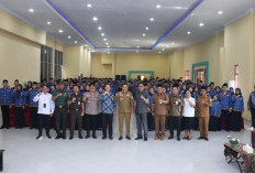 Serahkan SK Pengangkatan, CPNS Diminta Ber-KTP Benteng, Rachmat:1 Bulan ke Depan Dievaluasi