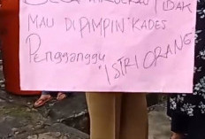 Diduga Oknum Kades Selingkuh dengan Istri Orang, Emak-emak di Mukomuko Demo, Tuntut Kades Dipecat