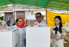 Hari Pencoblosan, Sukatno Bersama Keluarga Nyoblos di TPS 003 Jalan Gedang