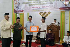 Bupati Arie Perkuat Program Pembangunan Lewat Safari Ramadan, Serap Aspirasi hingga Serahkan Bantuan 