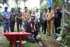 Serbuan Teritorial Maritim,   Perkuat Infrastruktur Desa, Lanal Bengkulu Bangun Jalan di Padang Nibung
