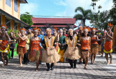 Peringati HGN 2025, Wamen Fajar: Terima Kasih Guru, Teruslah Mengabdi dengan Kasih