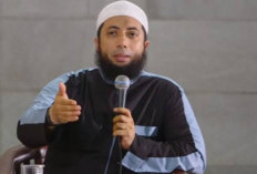Ustadz Khalid Basalamah Bagikan Tips Ini, Insya Allah Anak Berbakti pada Orang Tua