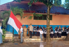 Kapolsek Kedurang Sentuh Pelajar SMAN 4 dengan Pesan Disiplin dan Bijak Bermedsos