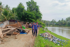 Cegah Penyakit Masyarakat Jelang Ramadan, 3 Warem di Pantai Pasar Bawah Dibongkar