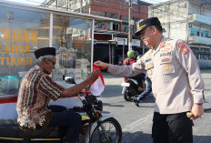 400 Bendera Merah Putih Dibagikan, Polres BS Kibarkan Semangat di Hati Rakyat