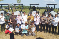 Kinerja Cemerlang Distan Berbuah Manis, Kementan Salurkan Bantuan 12 Traktor ke Mukomuko